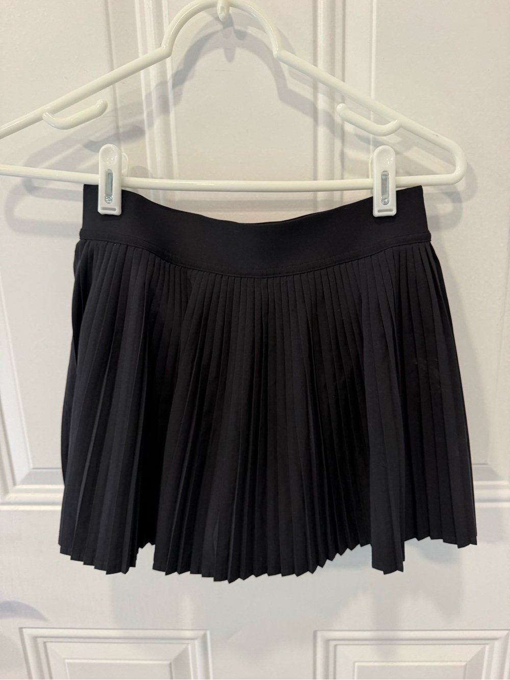 Lululemon Black Pleated Mini Skirt - Women size 4
